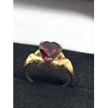 9ct gold garnet ring 2.8g