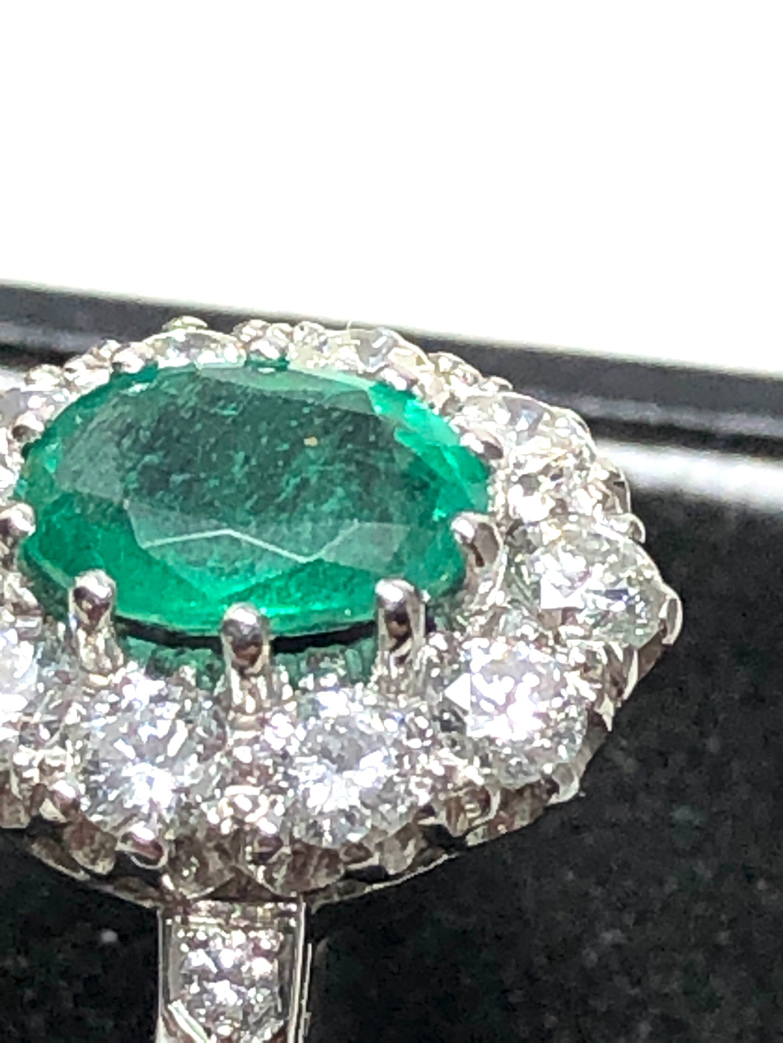 Fine plat Emerald & diamond ring set with central that measures approx 8mm by 5.5mm with diamond - Image 4 of 5