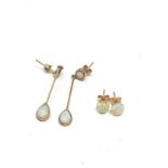 2 x 9ct gold opal earrings (2.5g)