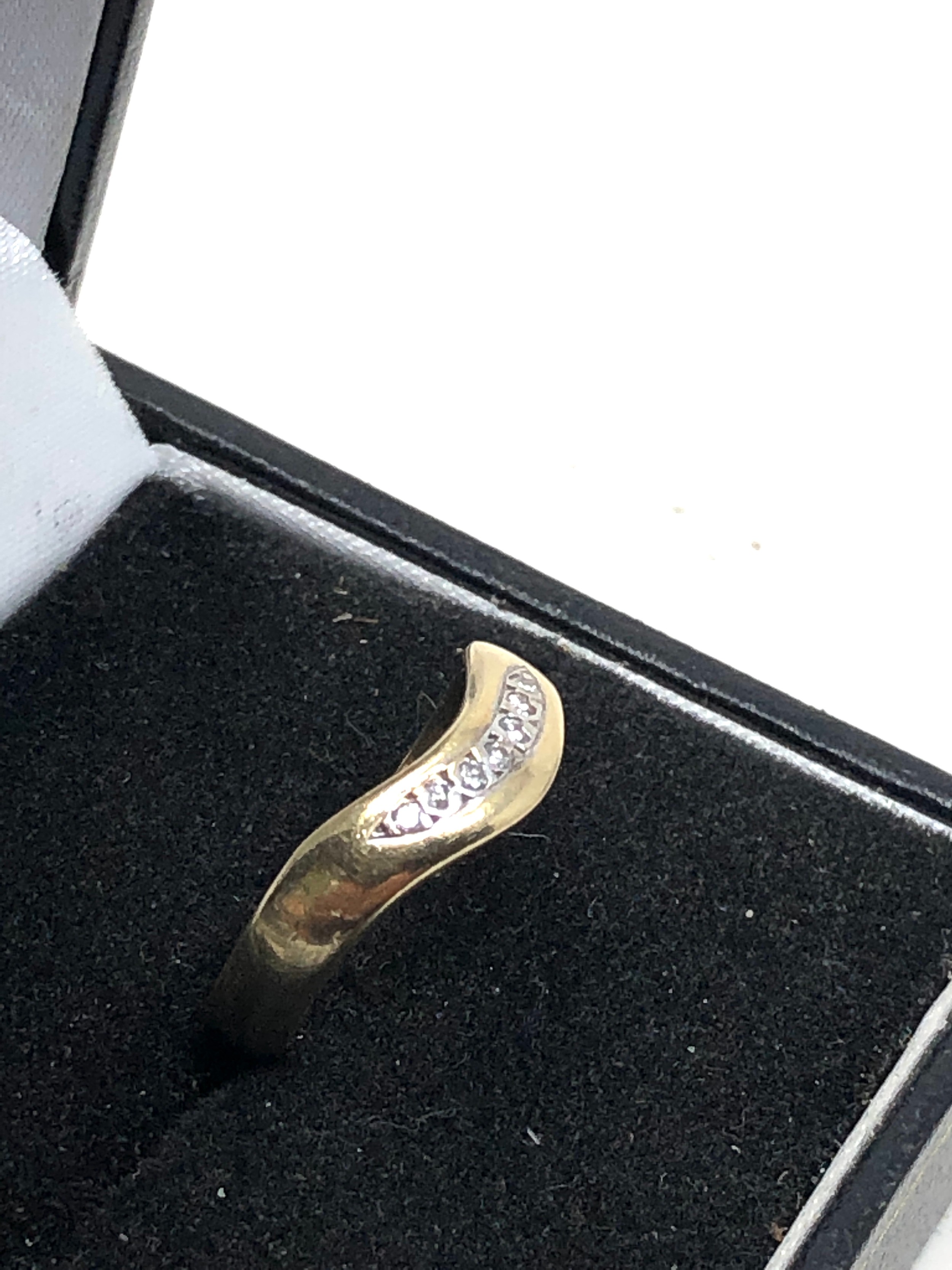 9ct gold diamond ring weight 2.3g - Image 3 of 4