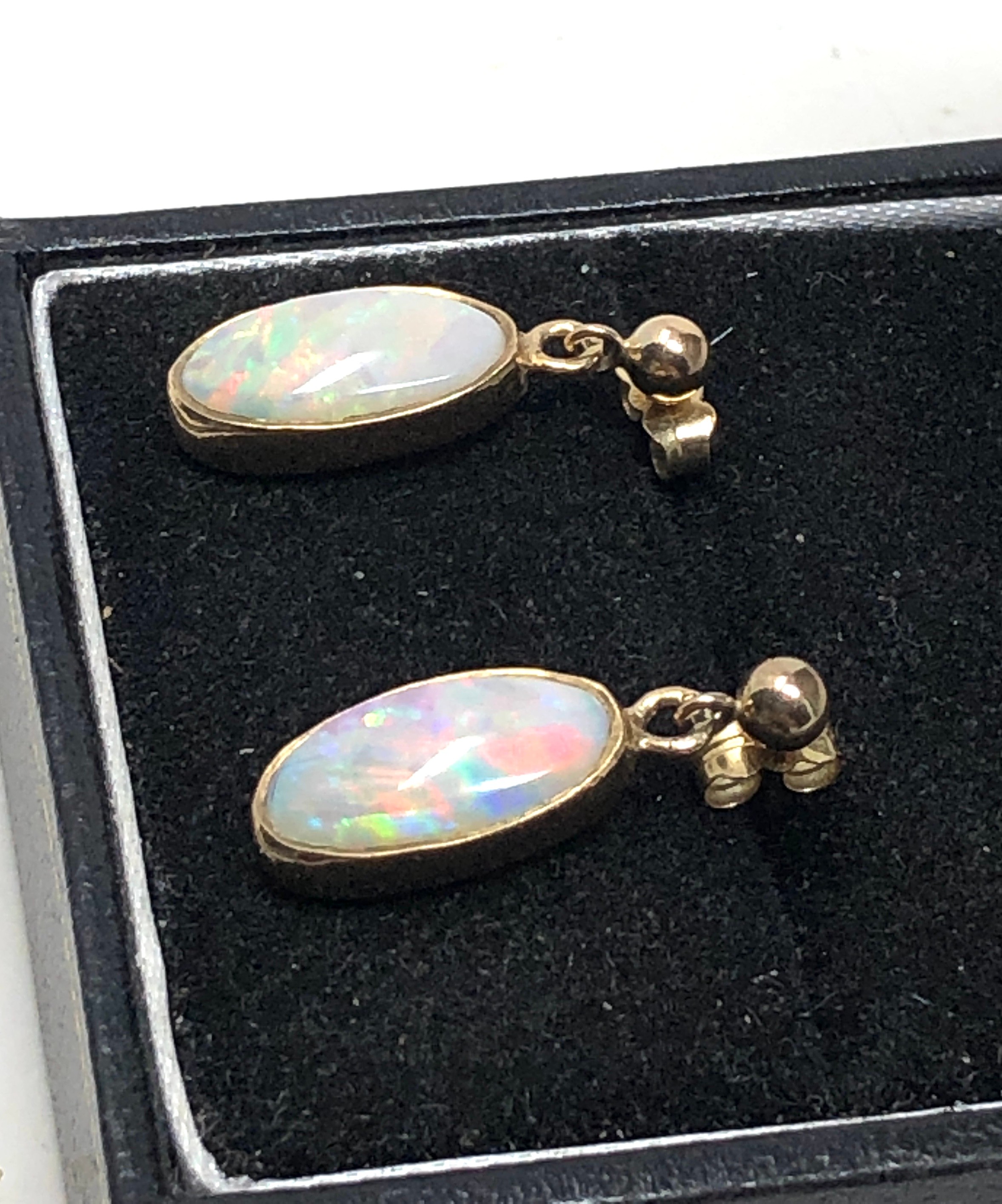 Fine 9ct gold opal earrings measure approx 1.9cm drop by 6.5cm wide opals measure approx 12mm by 6mm - Image 3 of 5