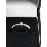 9ct white gold diamond ring weight 2.5g