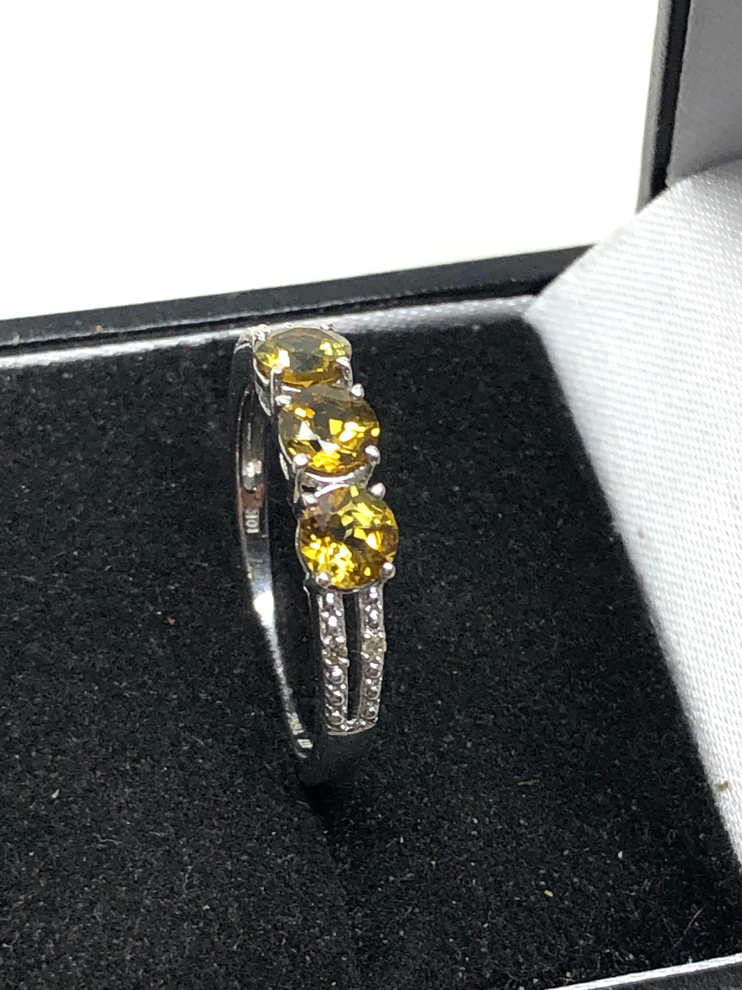 10ct white gold yellow sapphire & diamond ring weight 2.5g - Image 3 of 4