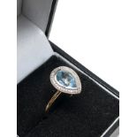 Fine 18ct gold aquamarine & diamond ring