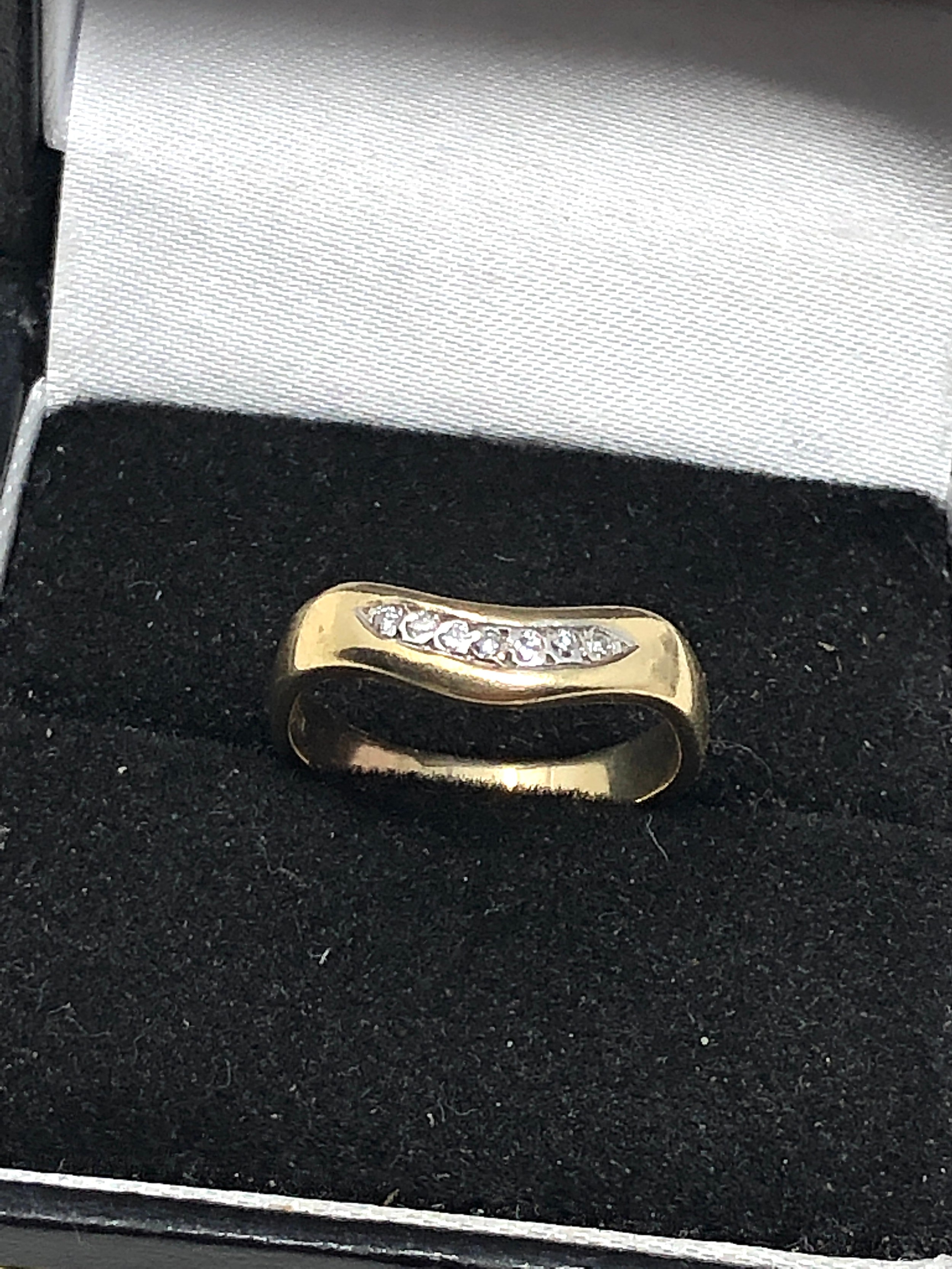 9ct gold diamond ring weight 2.3g