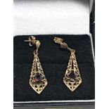 9ct gold garnet earrings weight 1.5g