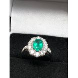 Fine plat Emerald & diamond ring set with central that measures approx 8mm by 5.5mm with diamond