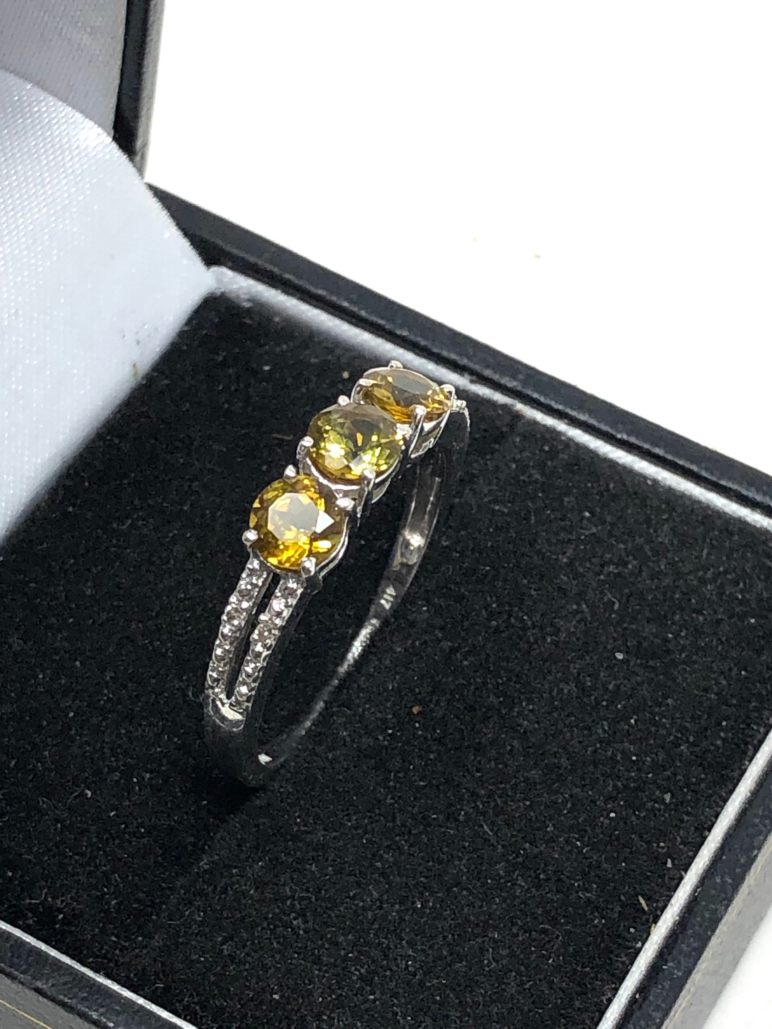 10ct white gold yellow sapphire & diamond ring weight 2.5g - Image 2 of 4