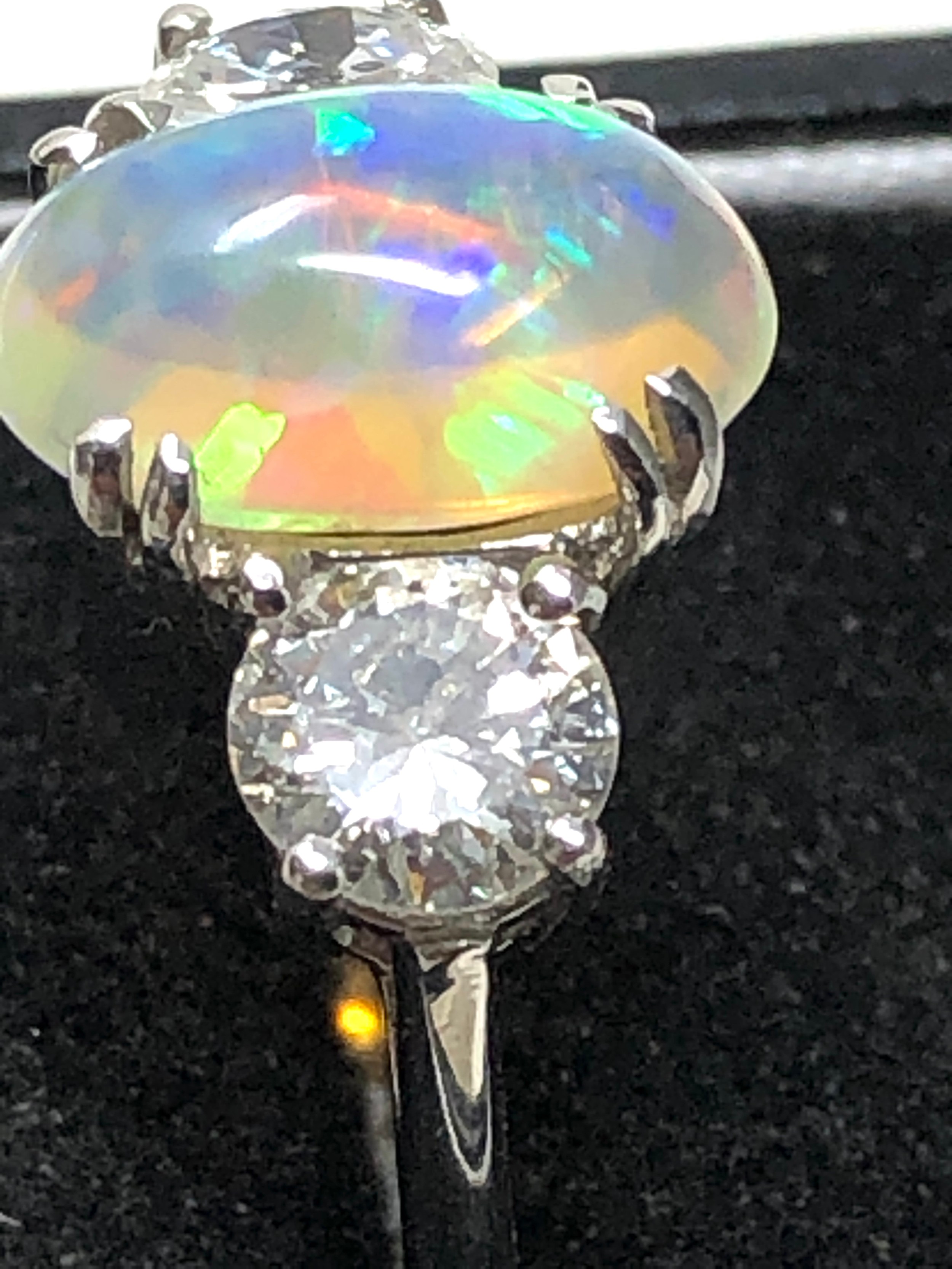 Fine plat opal & diamond ring set with centralop[al that measures approx 11.5mm by 8mm with - Image 5 of 6