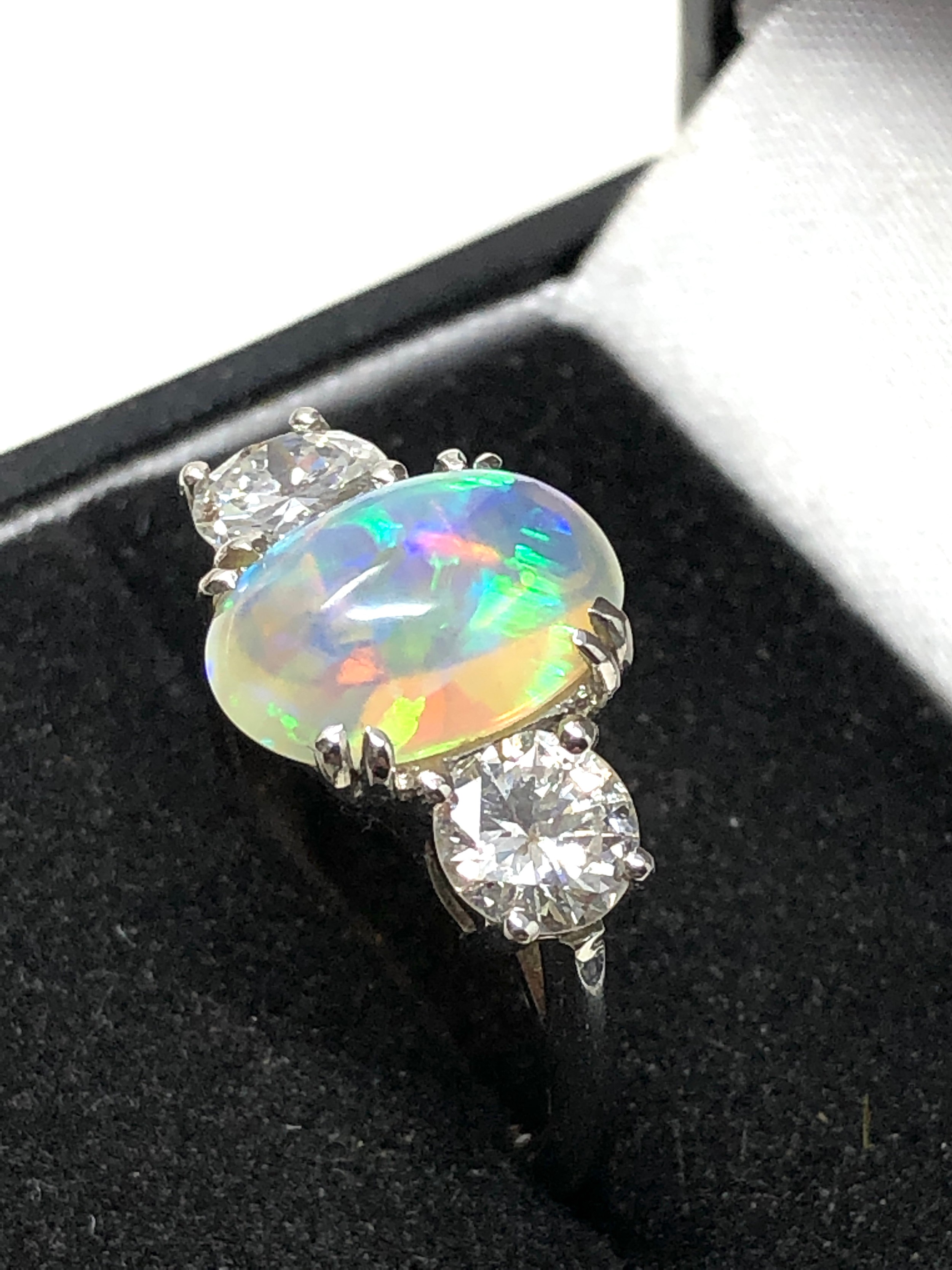 Fine plat opal & diamond ring set with centralop[al that measures approx 11.5mm by 8mm with - Image 3 of 6