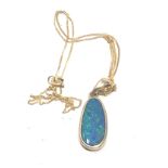 14ct gold opal pendant with chain (2g)