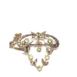 9ct gold antique peridot & seed pearl floral brooch a/f (5.2g)