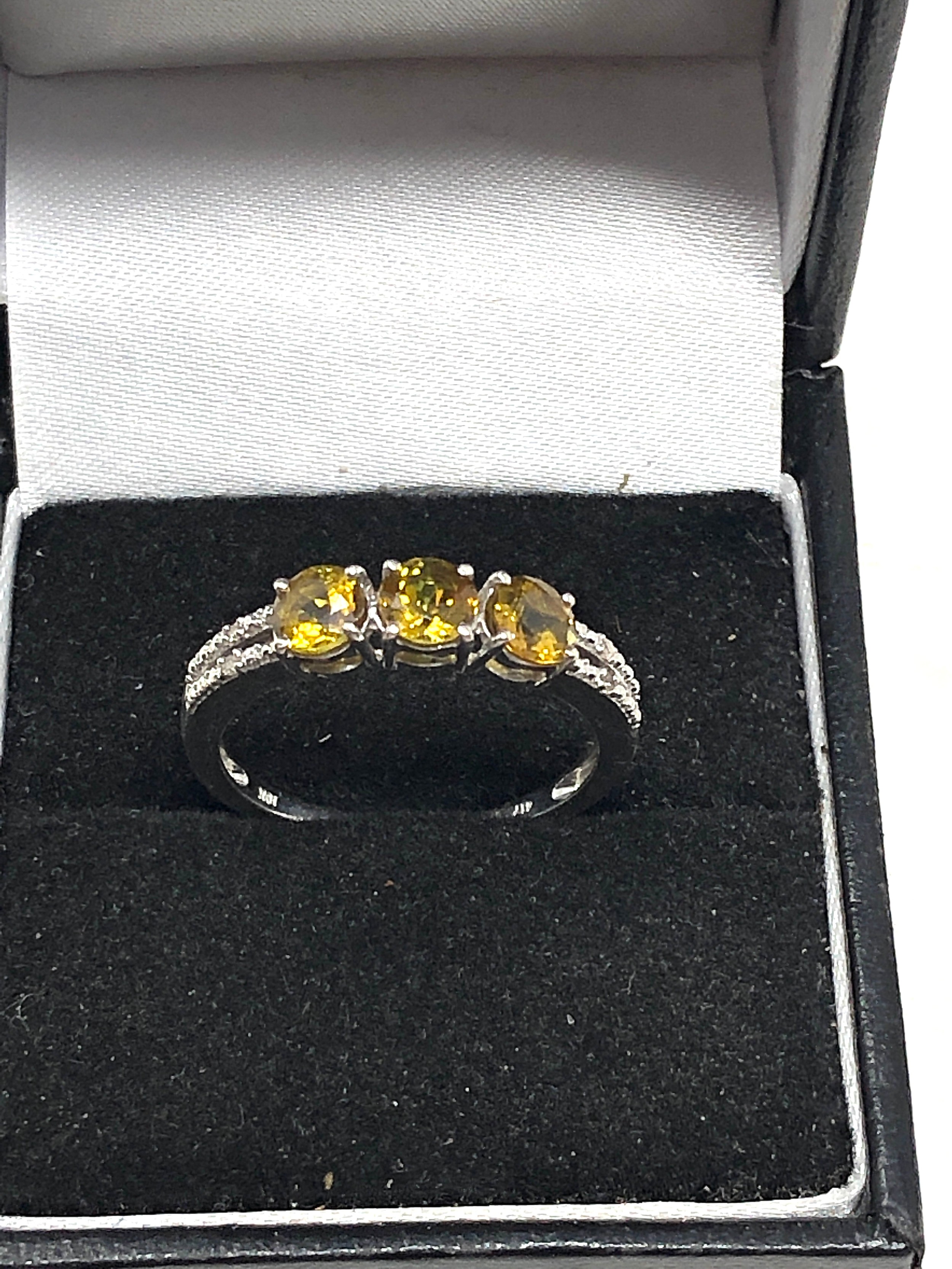 10ct white gold yellow sapphire & diamond ring weight 2.5g