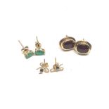 3 x 9ct gold emerald, sapphire and carnelian stud earrings (3.5g)