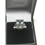 9ct white gold green quartz cocktail ring (4.3g)