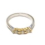 Fine 18ct white & yellow gold diamond ring set with 3 diamonds measures 3mm diameter weight 2.9g