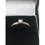 14ct Gold & Platinum Fronted Diamond Ring (1.8g)