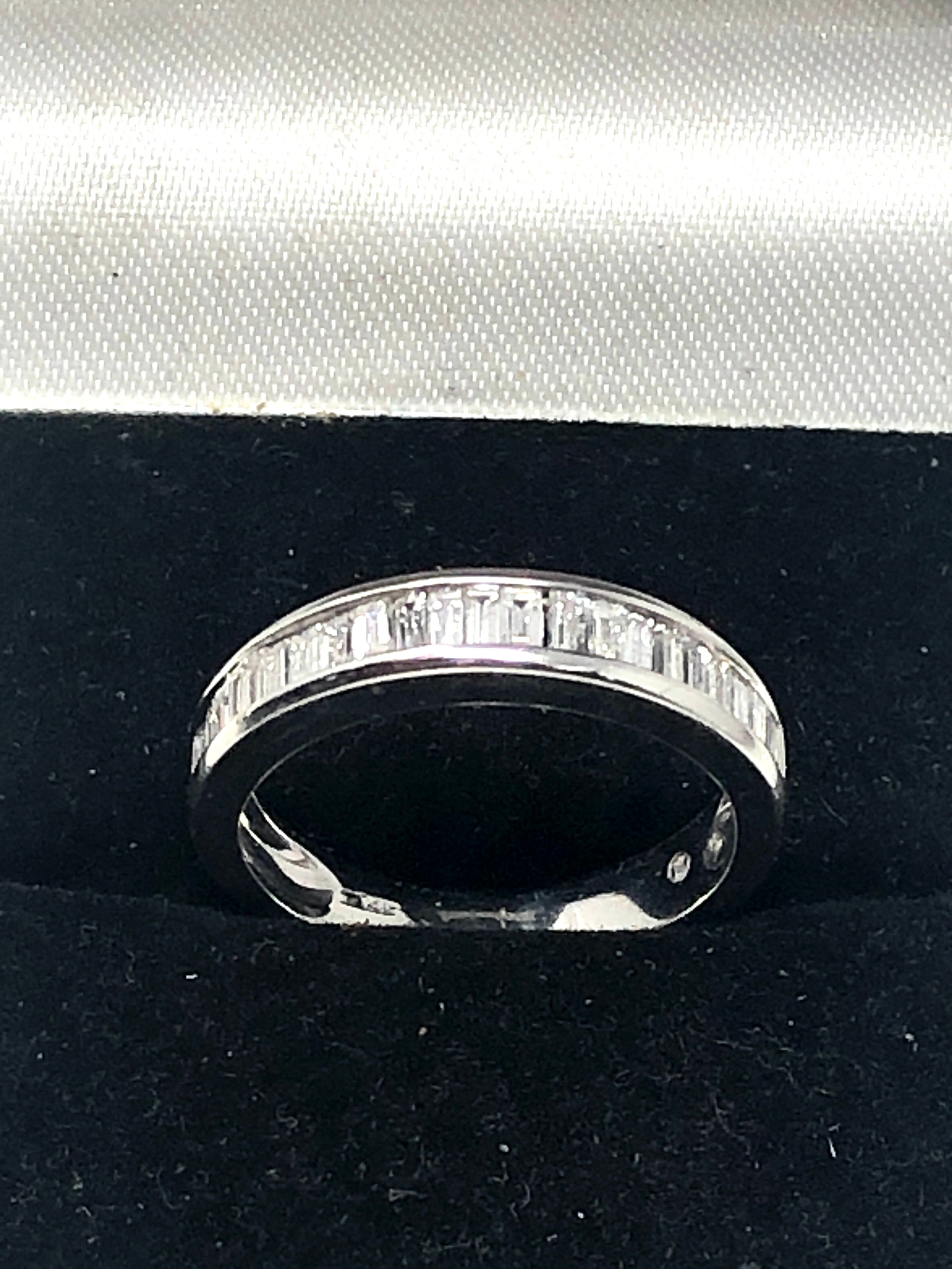 Fine 14ct white gold diamond half eternity ring weight 2.9g