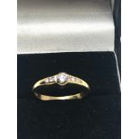 Fine 18ct gold diamond ring central diamond measures approx 3.5mm dia with diamond shoulders