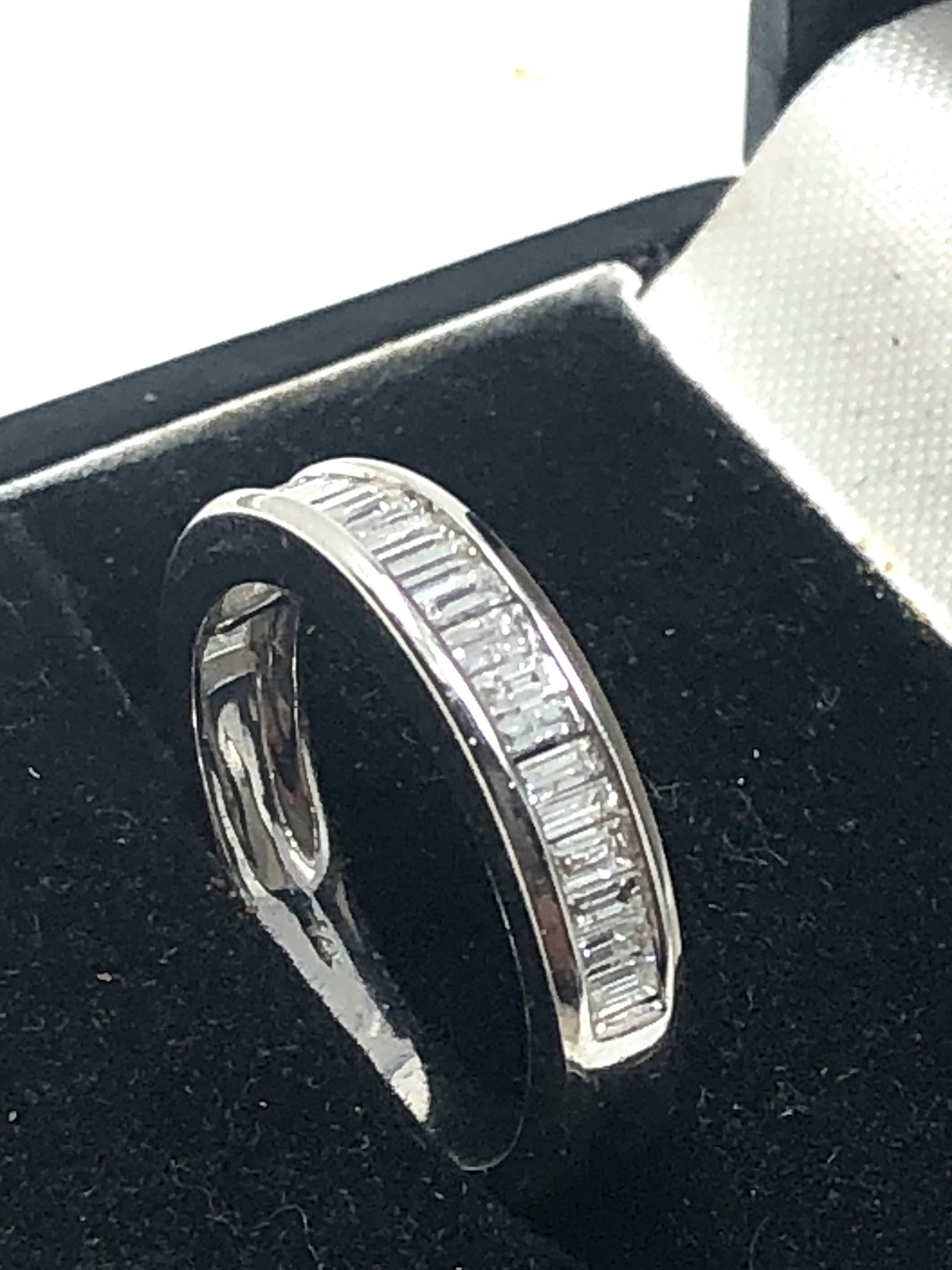 Fine 14ct white gold diamond half eternity ring weight 2.9g - Bild 3 aus 6