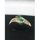 9ct Gold Diamond Sided Green Garnet Ring (3g)