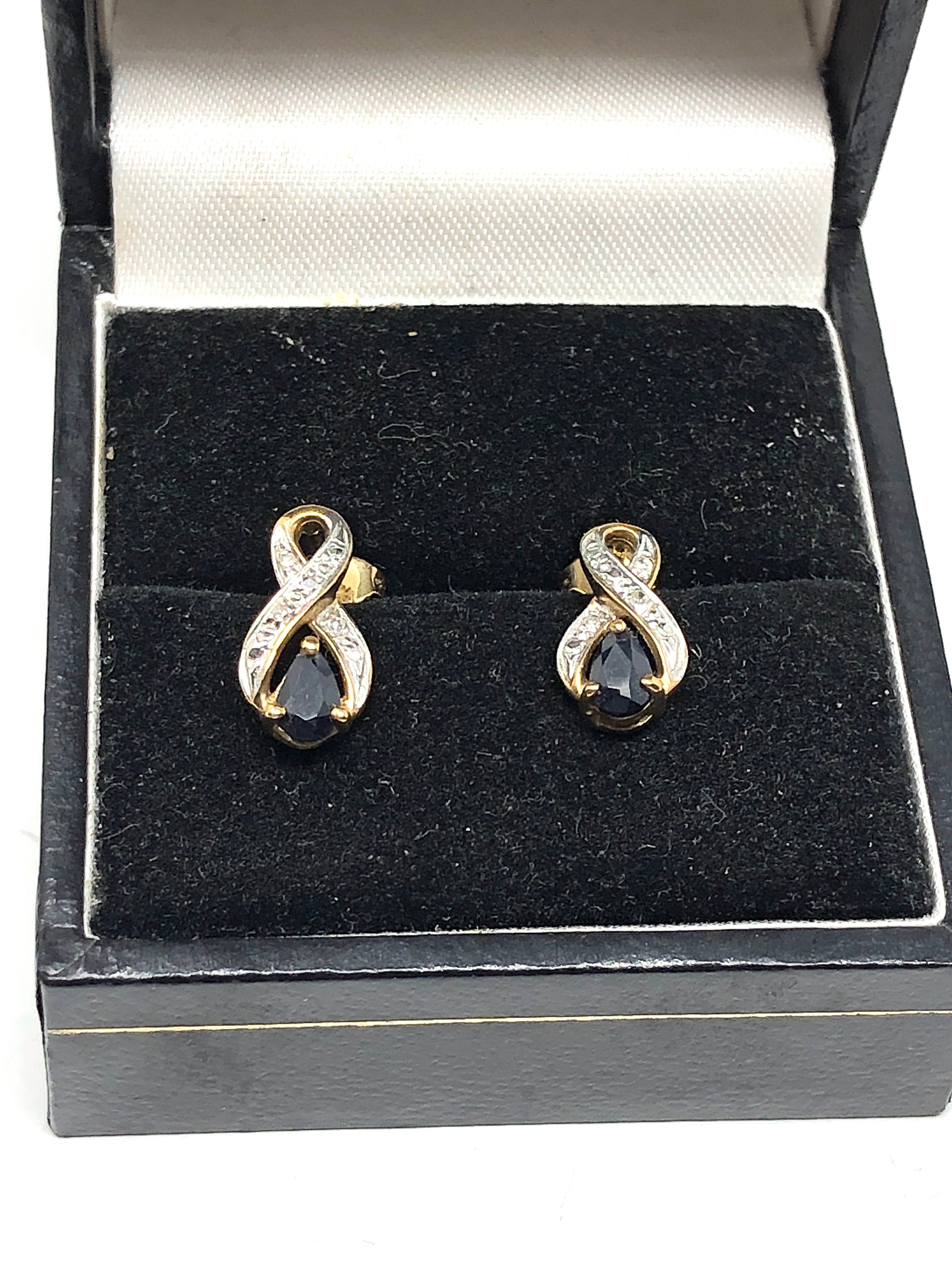 9ct gold diamond & sapphire earrings weight 1.5g