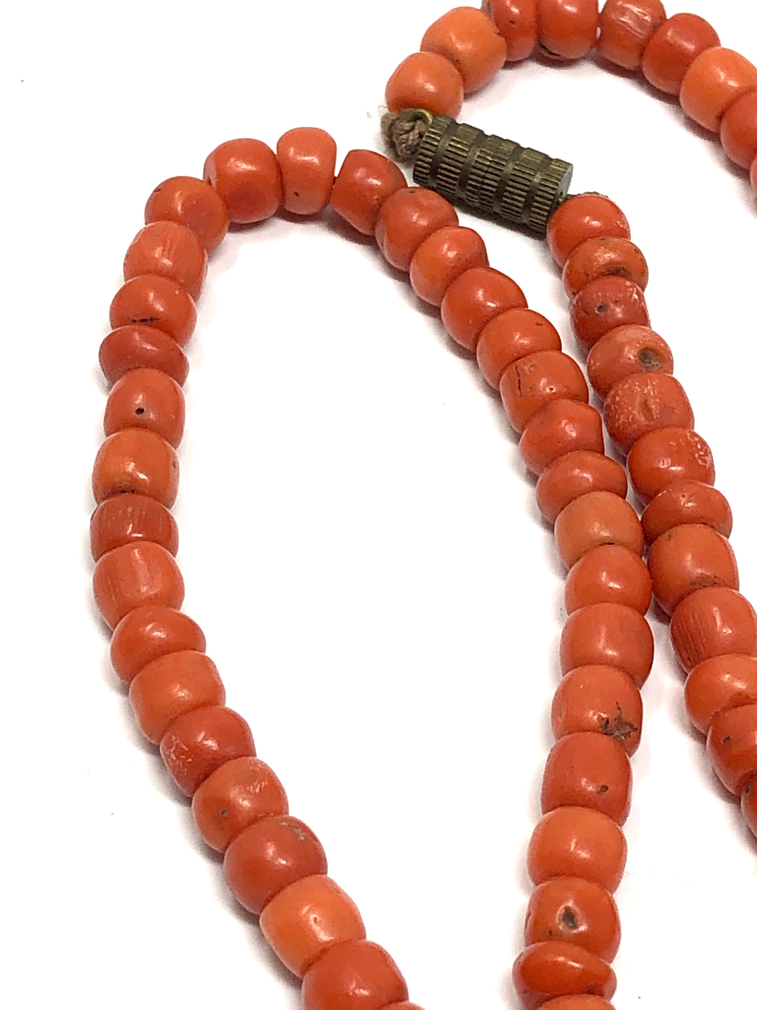 Fine Antique red coral necklace average size of beads approx 6.mm weight 25g later metal clasp - Bild 3 aus 4