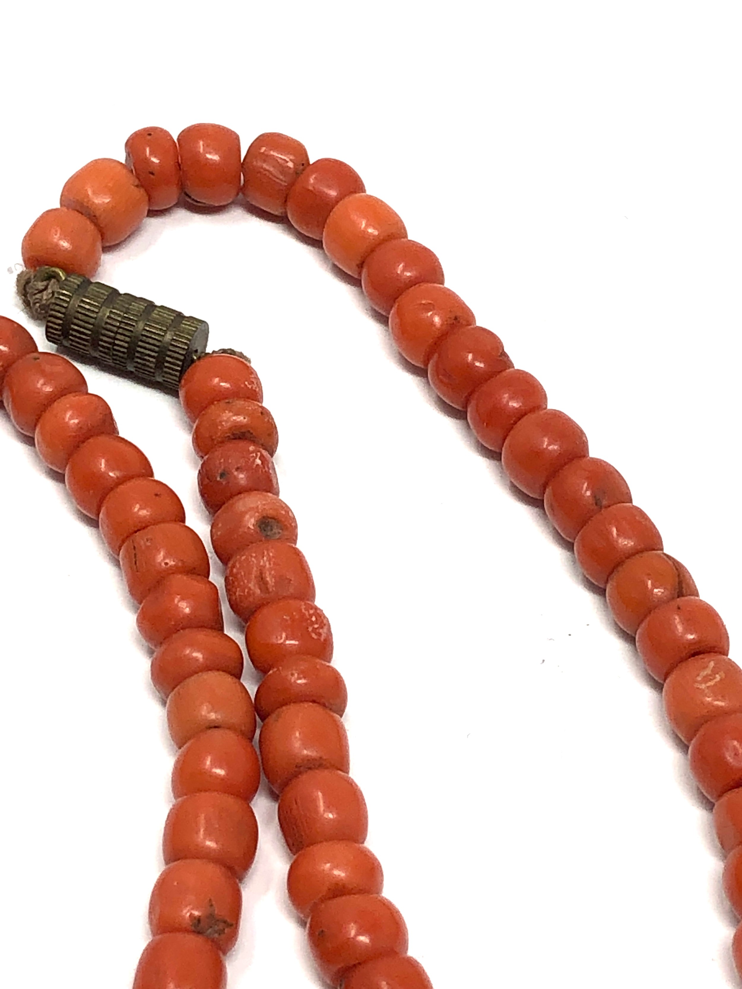 Fine Antique red coral necklace average size of beads approx 6.mm weight 25g later metal clasp - Bild 4 aus 4