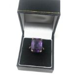 9ct Gold Synthetic Colour Changing Sapphire Dress Ring (7.2g)