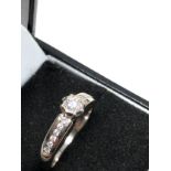 Fine 18ct white gold diamond ring set with central diamond measures approx 3.5mm with diamond