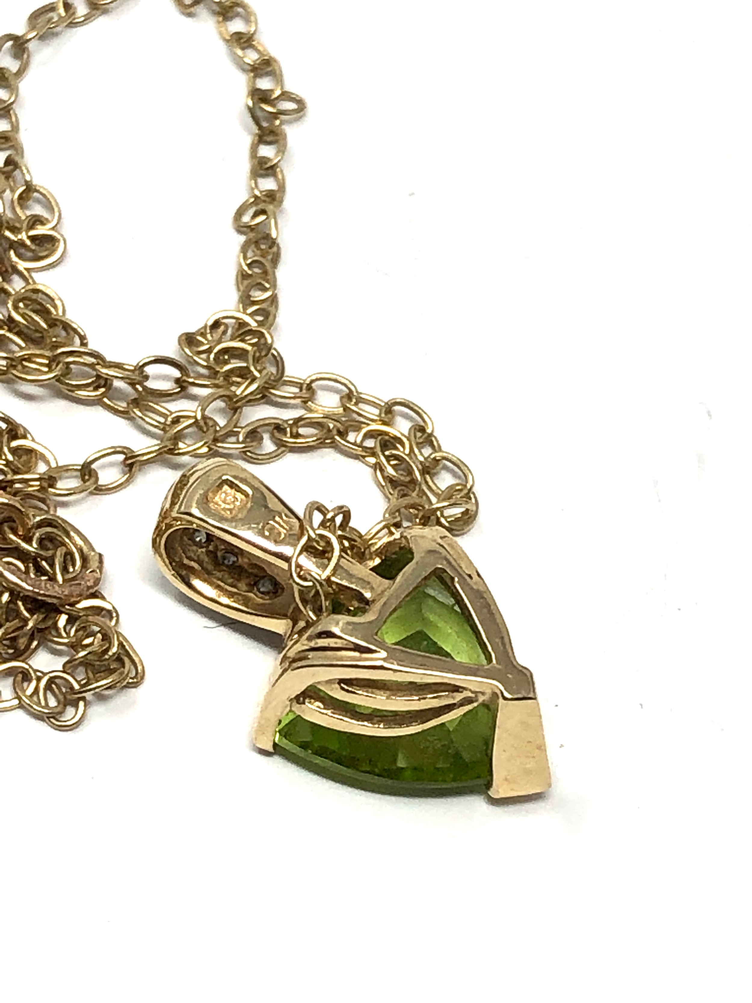 9ct gold peridot & diamond pendant & chain large central peridot measures approx 9mm by 8mm with - Bild 3 aus 3