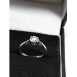 Fine 18ct white gold diamond ring set with central diamond measures approx 4mm with diamond