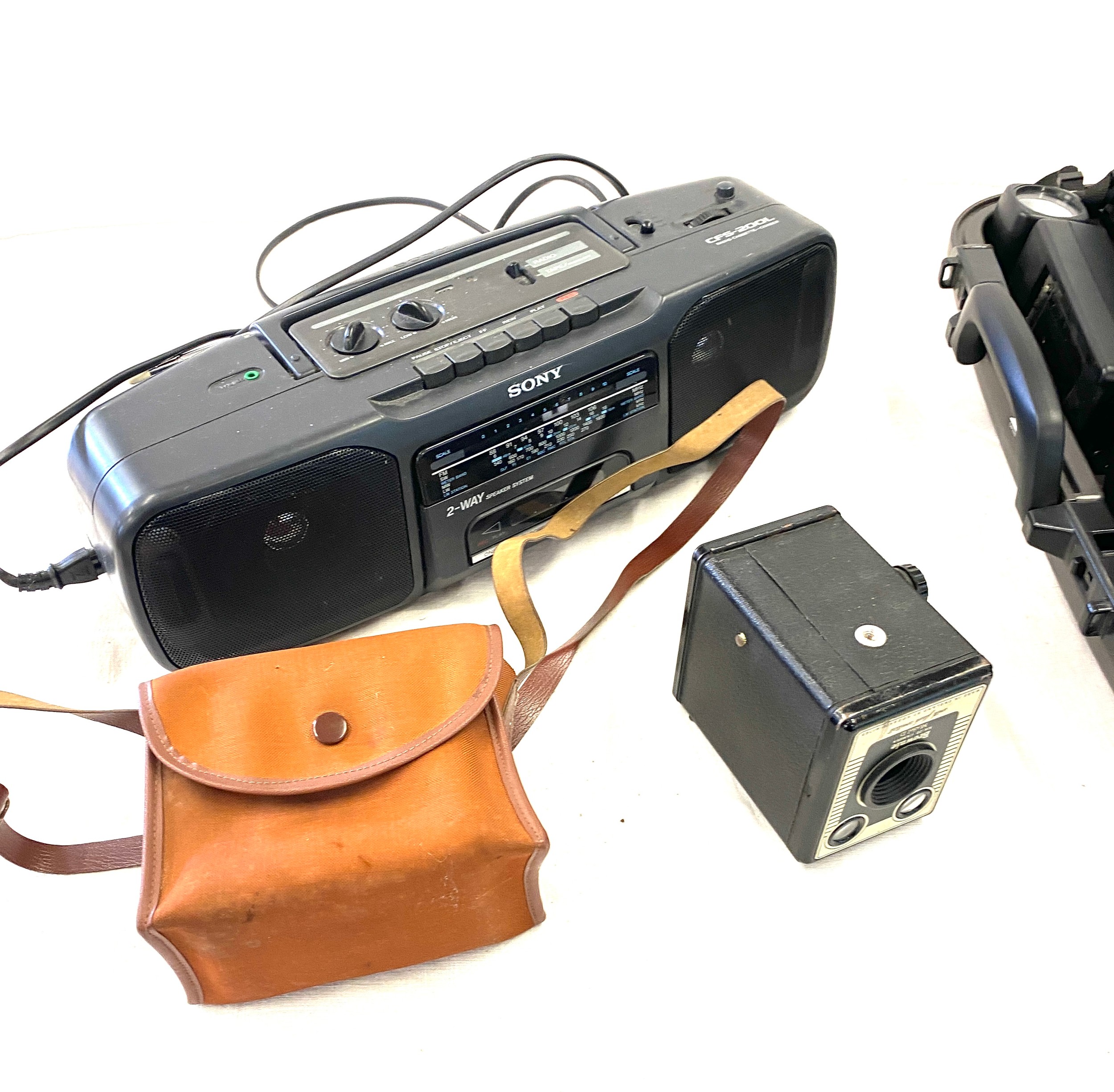 Selection of electrical items to Sony radio cassette, Hitachi case cam-recorder, Brownie Model D - Image 3 of 4