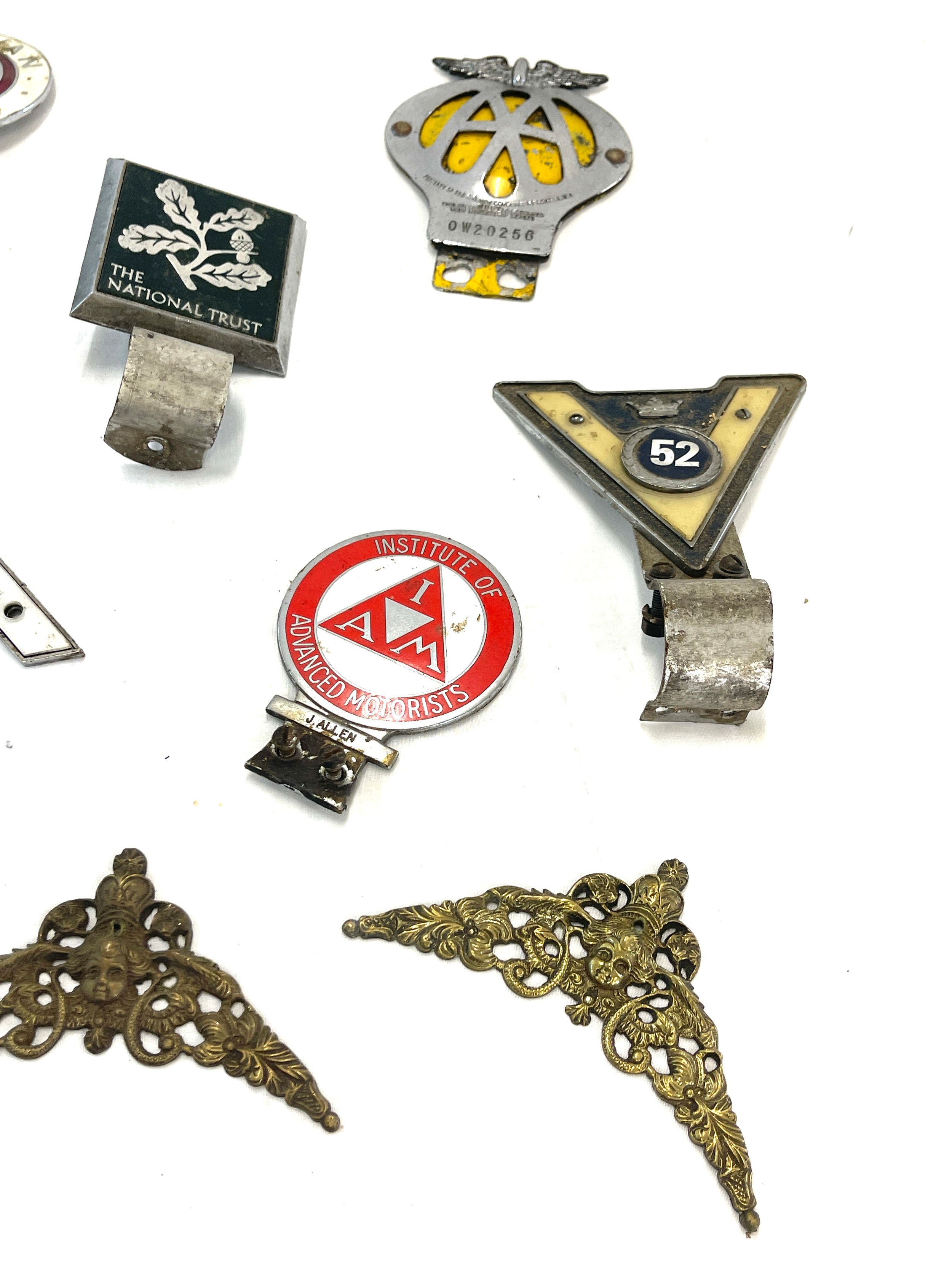 Selection of vintage car badges includes AA badge, Vetron badges, Caravan etc - Image 3 of 3