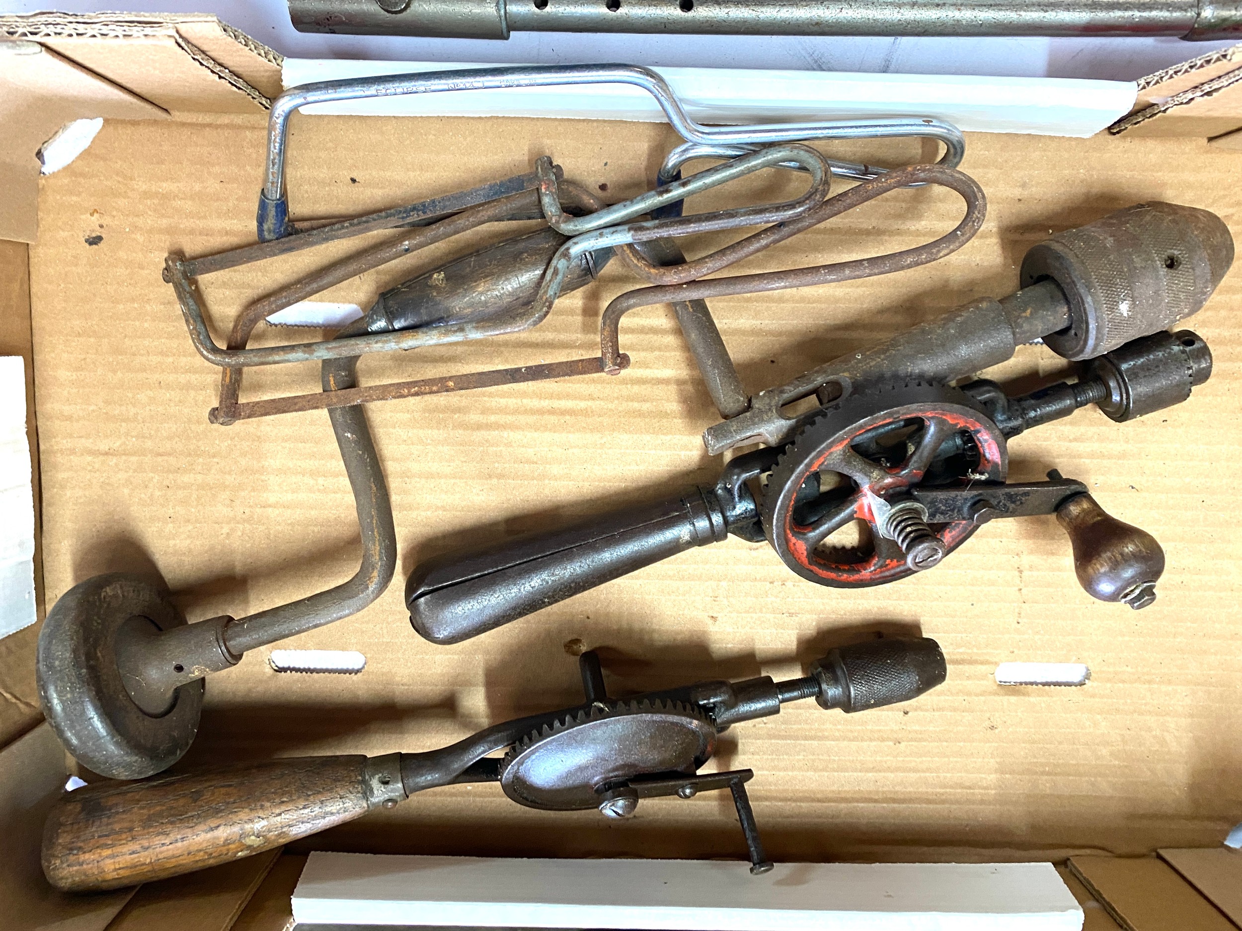 Woodworking drills, old hand drills, large and small hacksaws - Image 2 of 3