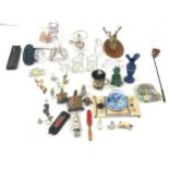 Selection of collectable items includes Wade turtles, Glass cat, coins, bank notes etc