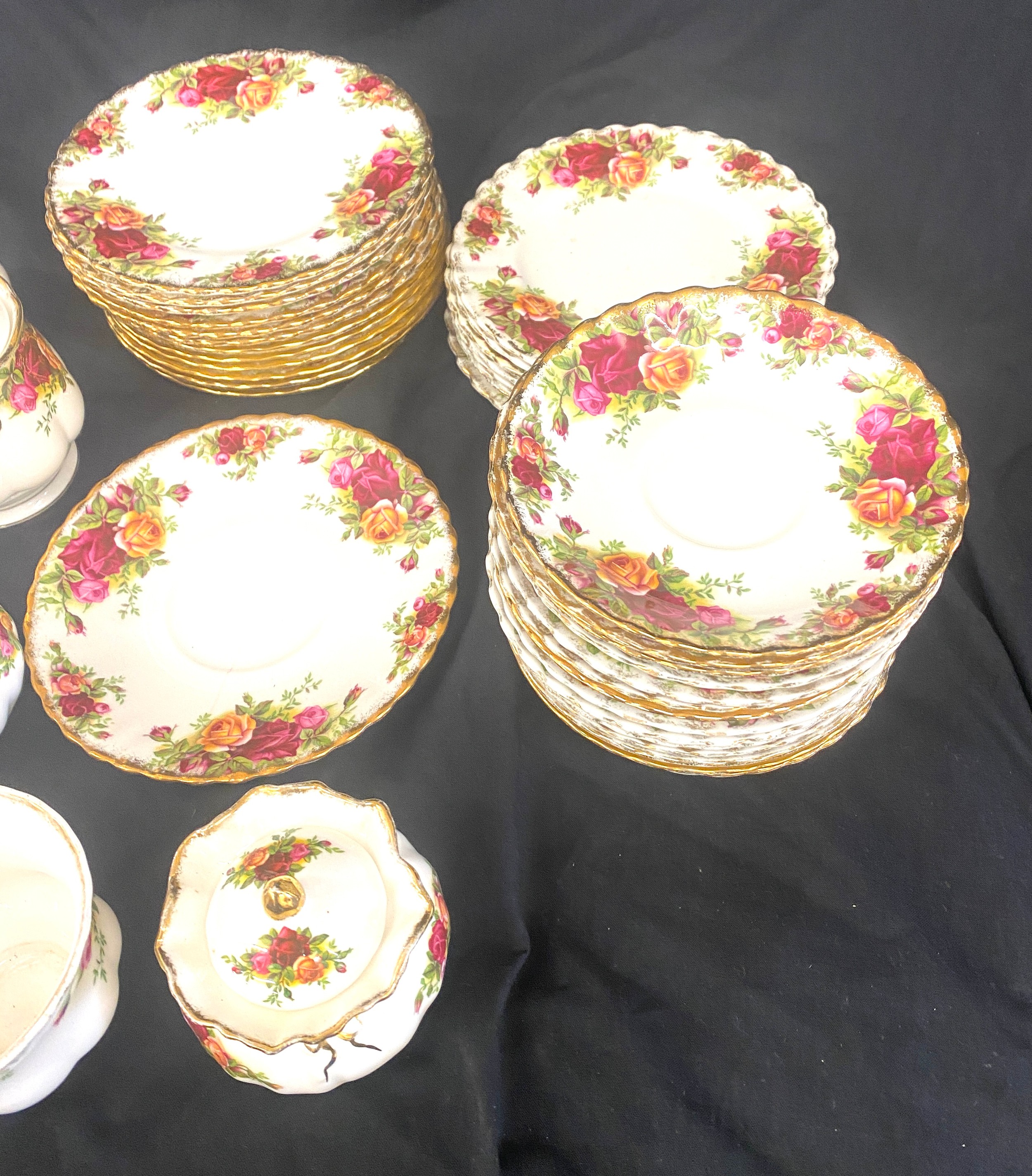 A selection of 52 pieces of Royal Albert Old Country Rose pottery to include cake plates, sandwich - Image 2 of 4