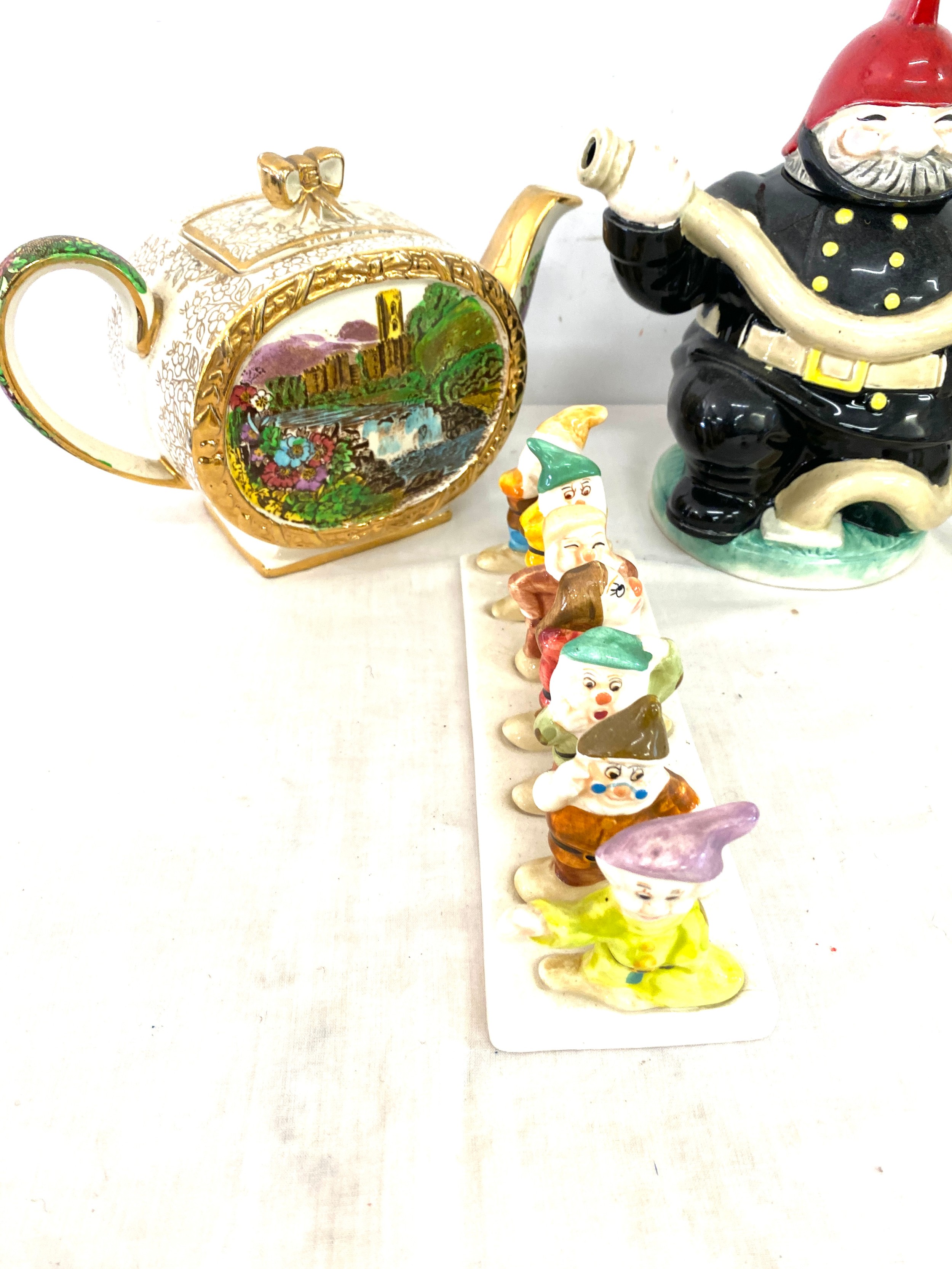 Selection of novelty teapots to include Sadler, Western house and J Luber, Walt Disney toast rack, - Bild 4 aus 6