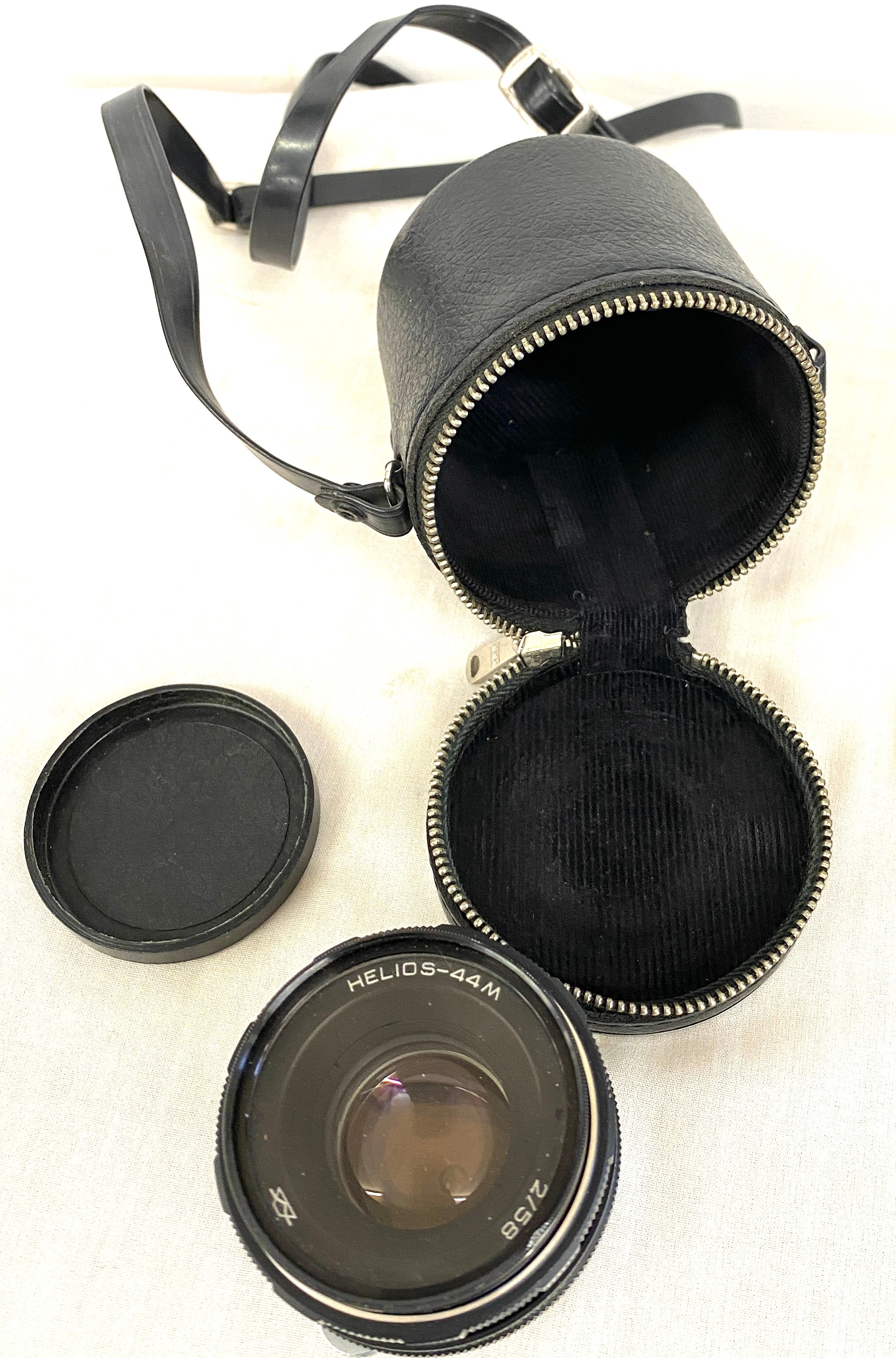 Selection of 3 camera lense's : Helios Auro 1= 135 lens with case , Telemac Vario 2 x auto lens with - Image 2 of 4
