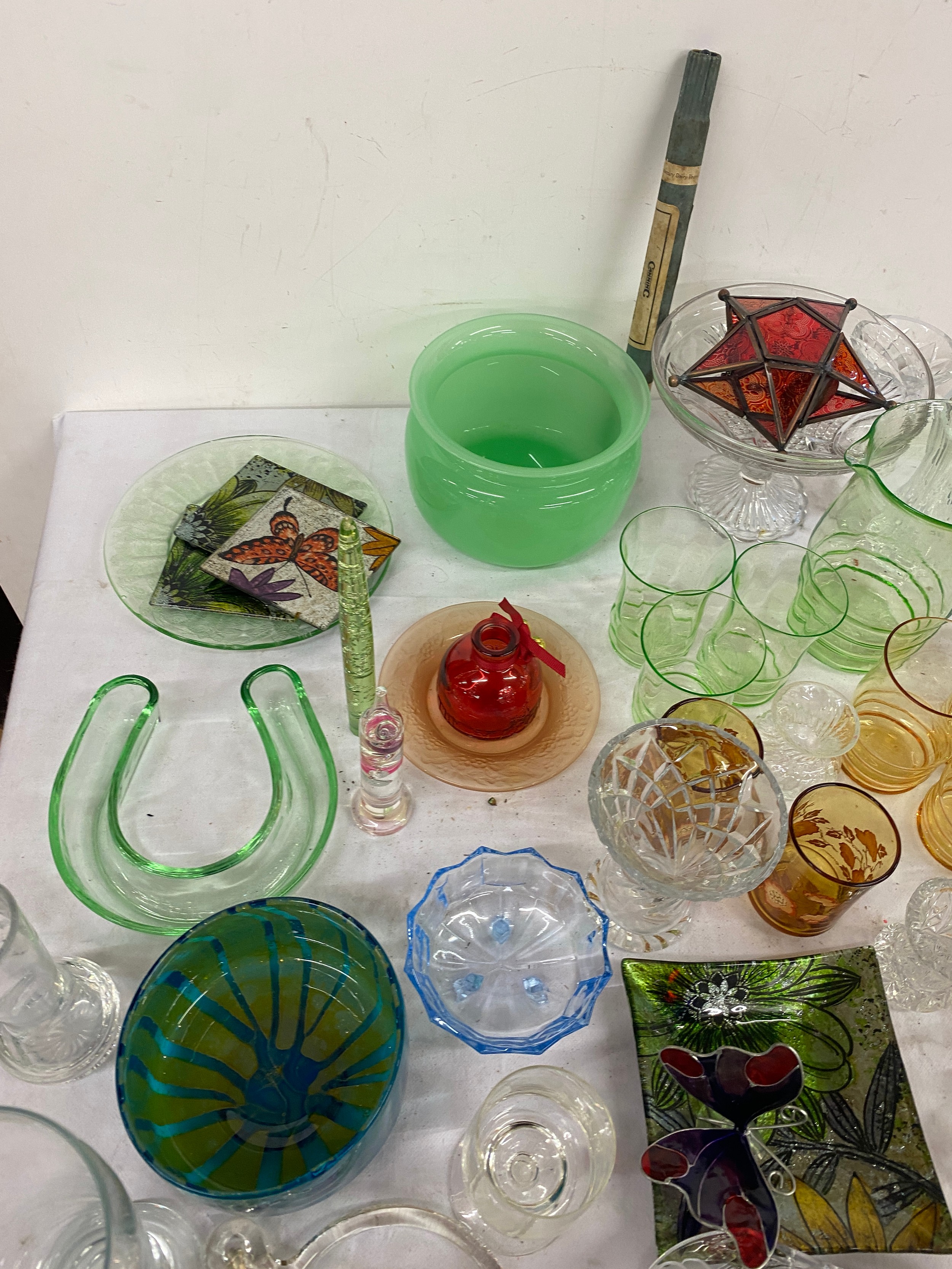 Selection of assorted glassware includes coloured glass etc - Image 4 of 6