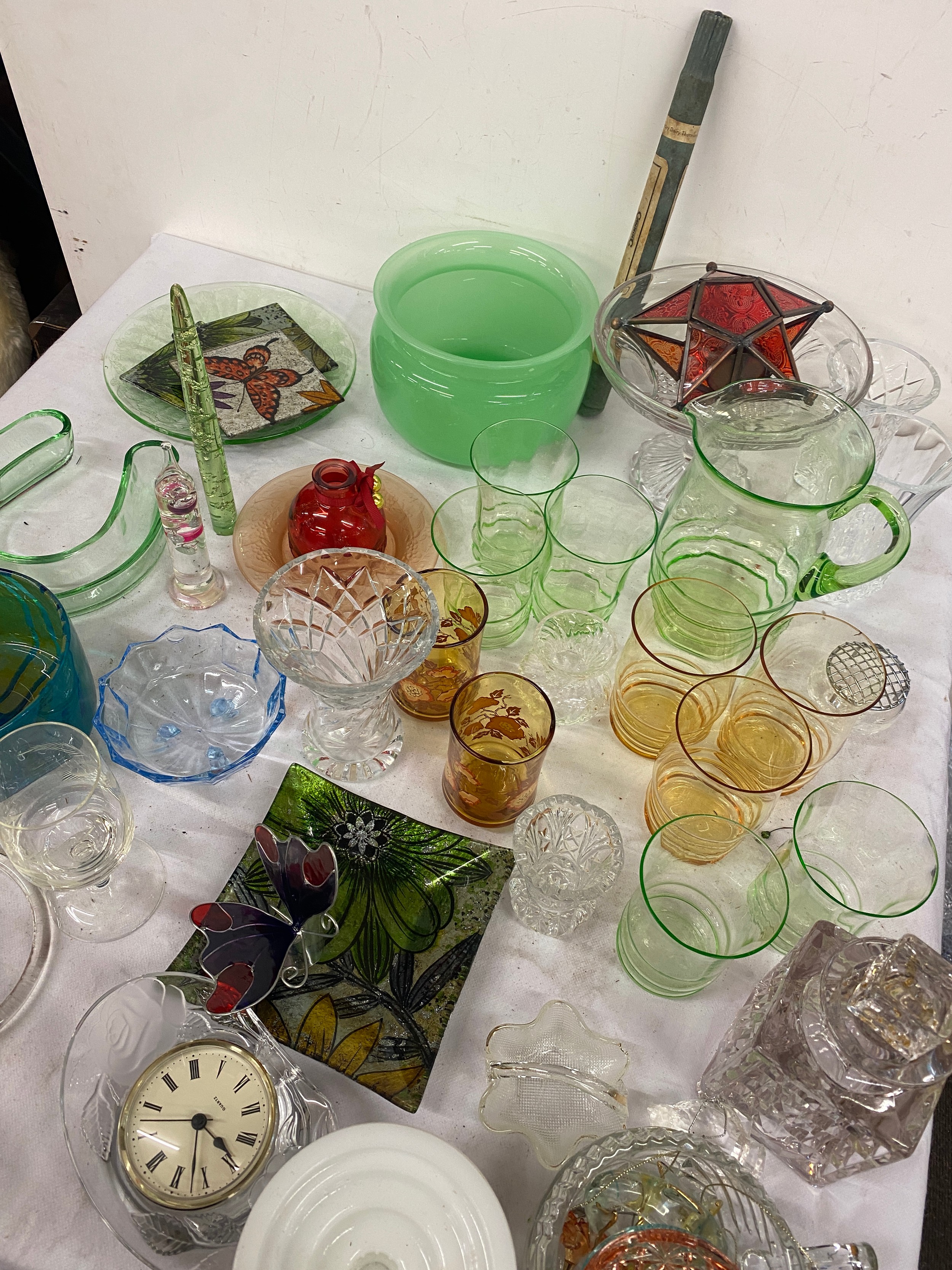 Selection of assorted glassware includes coloured glass etc - Image 3 of 6