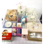 Selection of ladies gift sets and toiletries etc