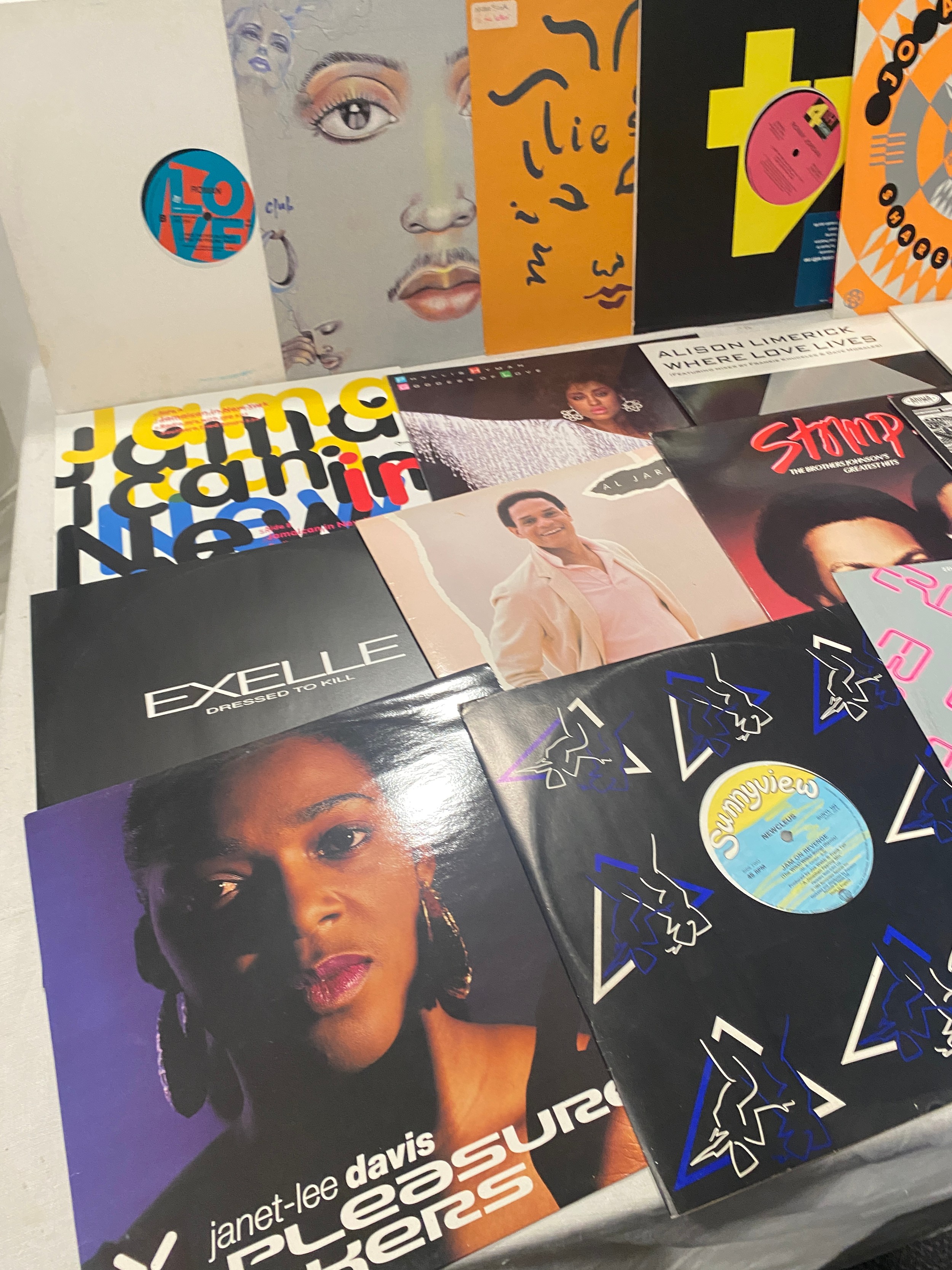 Selection of 12inch Dance and R&B singles to include Bobby Mcclure, Joanne Jones, Millie Scott etc - Bild 4 aus 4