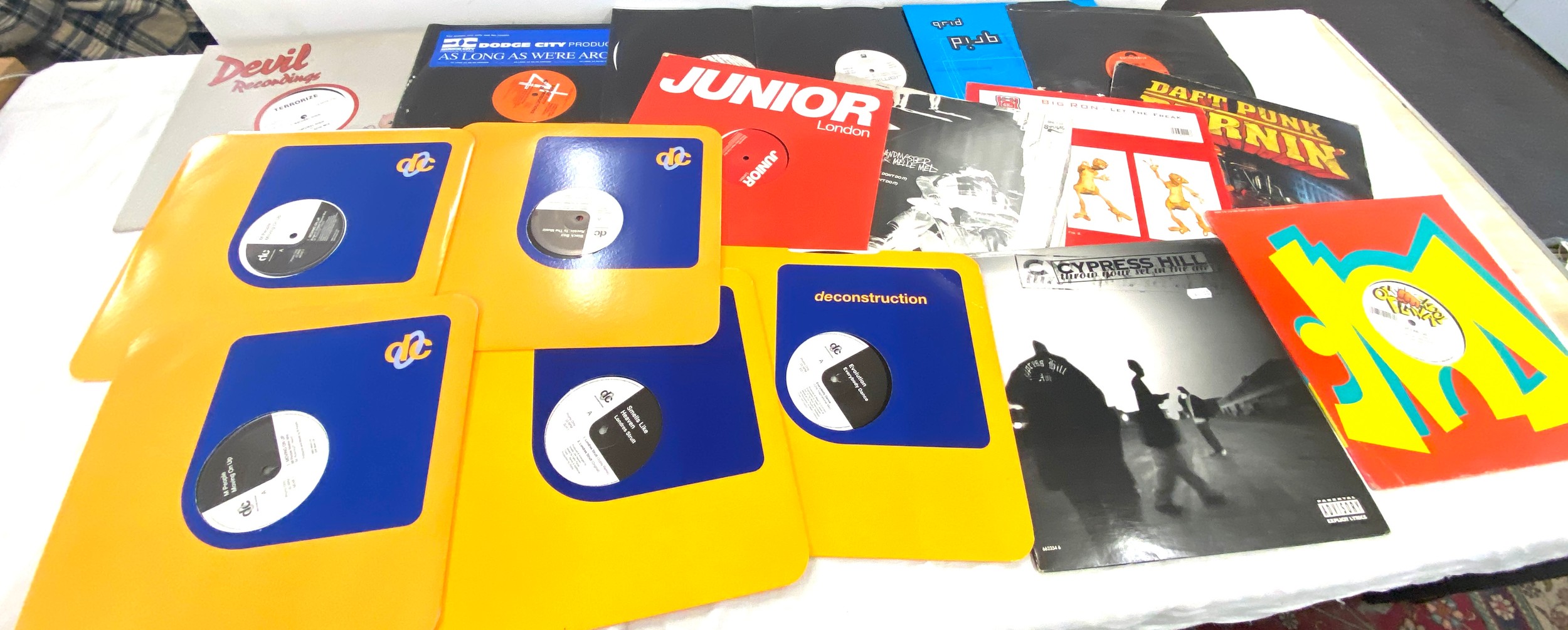 Selection of assorted dance/ R&B 12inch singles includes Grid, Didge City, Junior London, etc approx