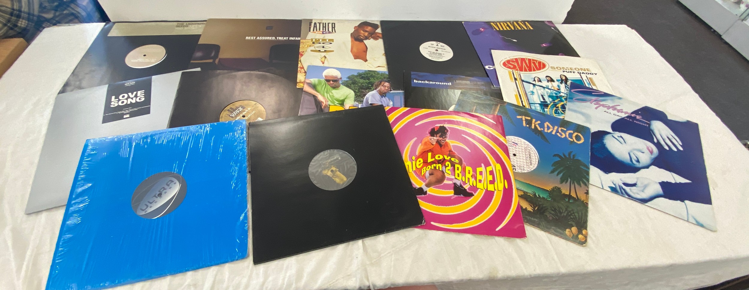 Selection of assorted dance/ R&B 12inch singles includes Love songs, Ill do 4 You, Supreme etc