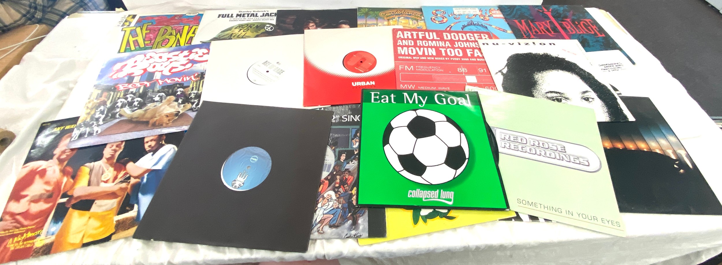 Selection of assorted dance/ R&B 12inch singles includes Dont Punk, Eat My Goal, Born to kill, Red - Bild 3 aus 5