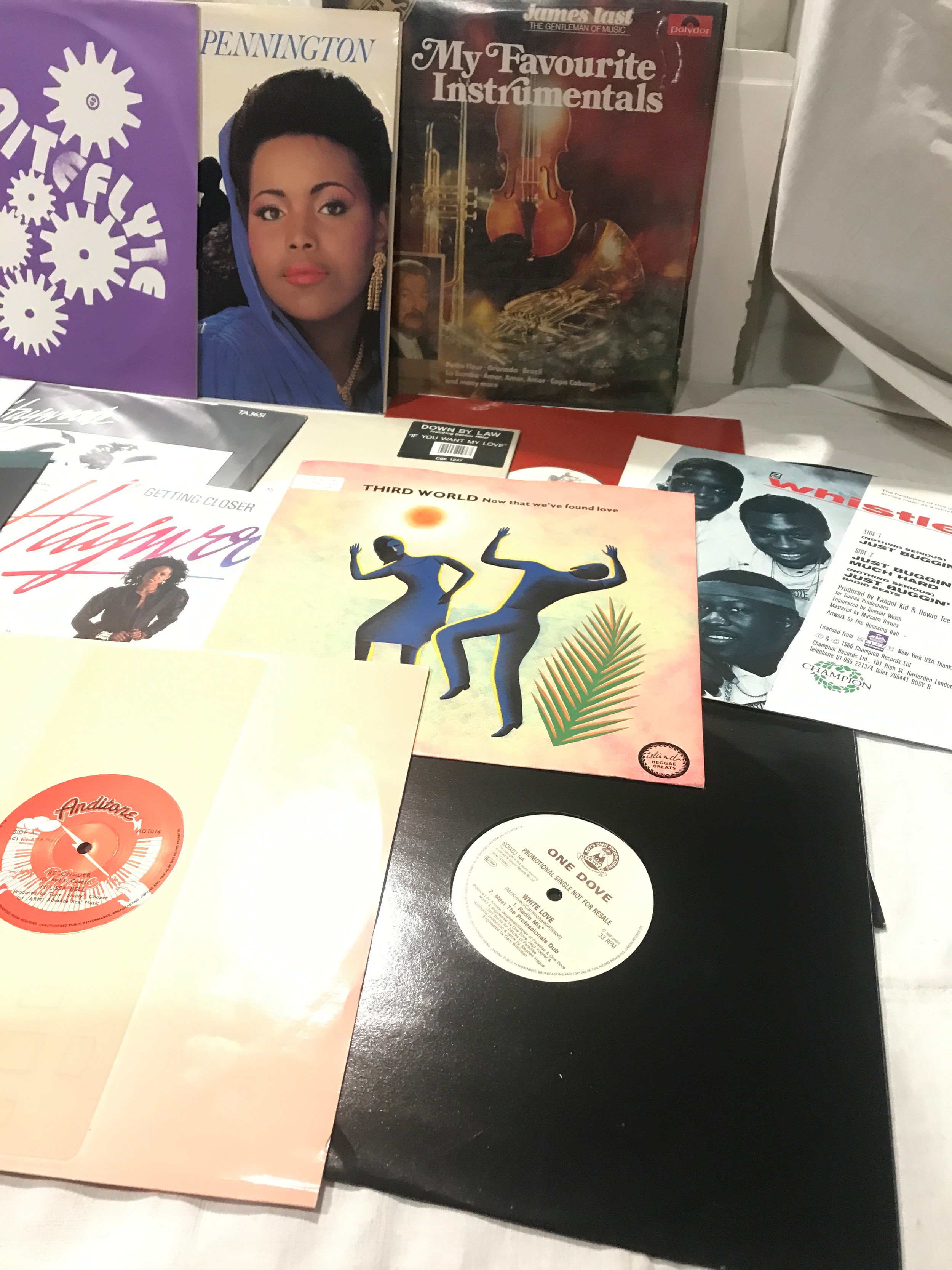 Large selection of 12 inch assorted record singles to include Alicia Myers, James Last, The - Bild 2 aus 4