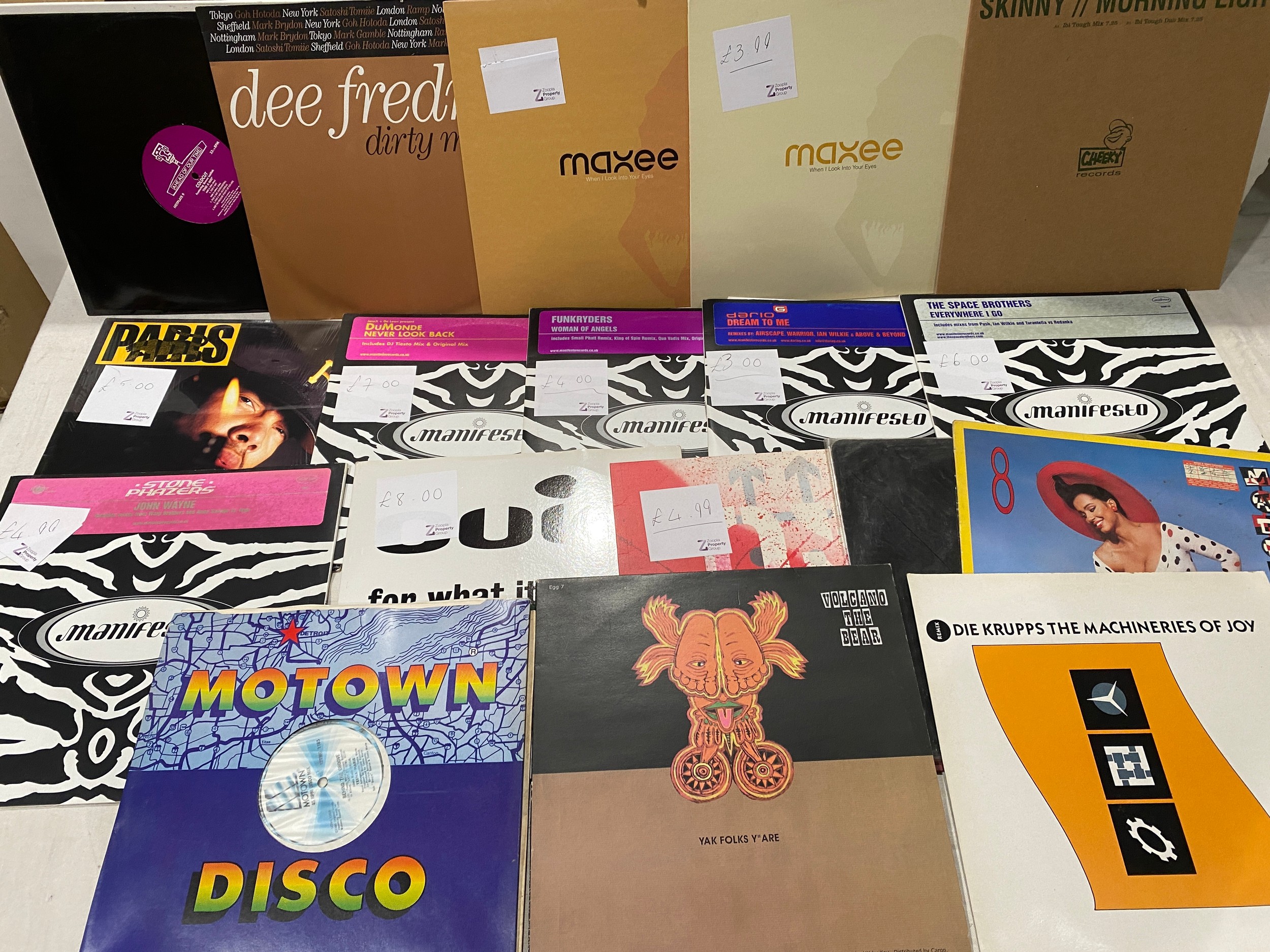 Selection of 12 inch dance, R&B and soul record singles to include Maxee, Manifesto, Volcano the