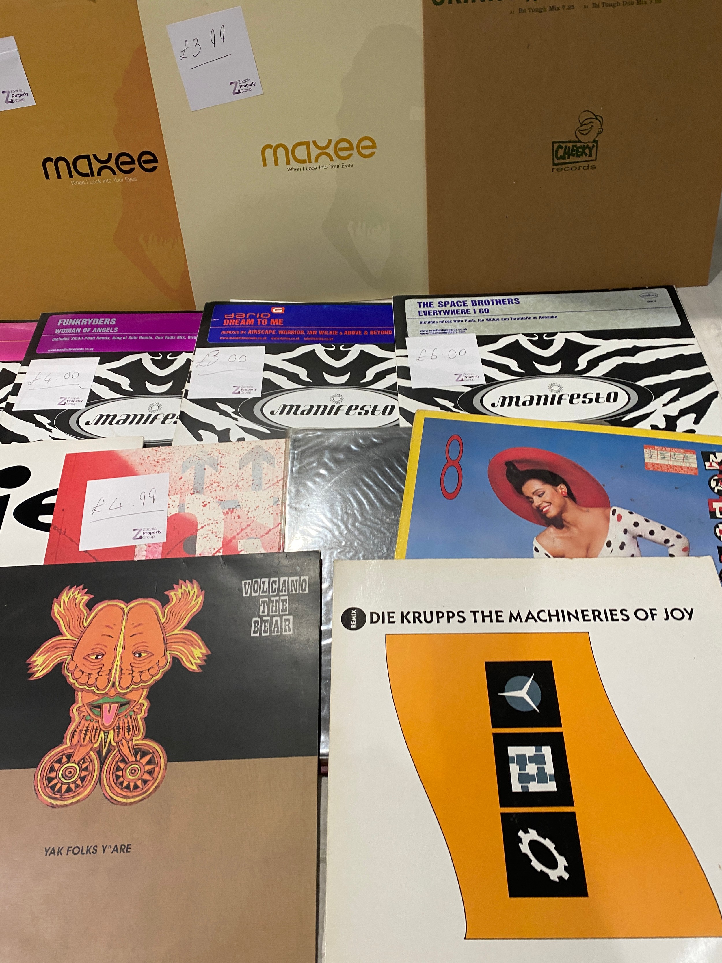 Selection of 12 inch dance, R&B and soul record singles to include Maxee, Manifesto, Volcano the - Bild 3 aus 4