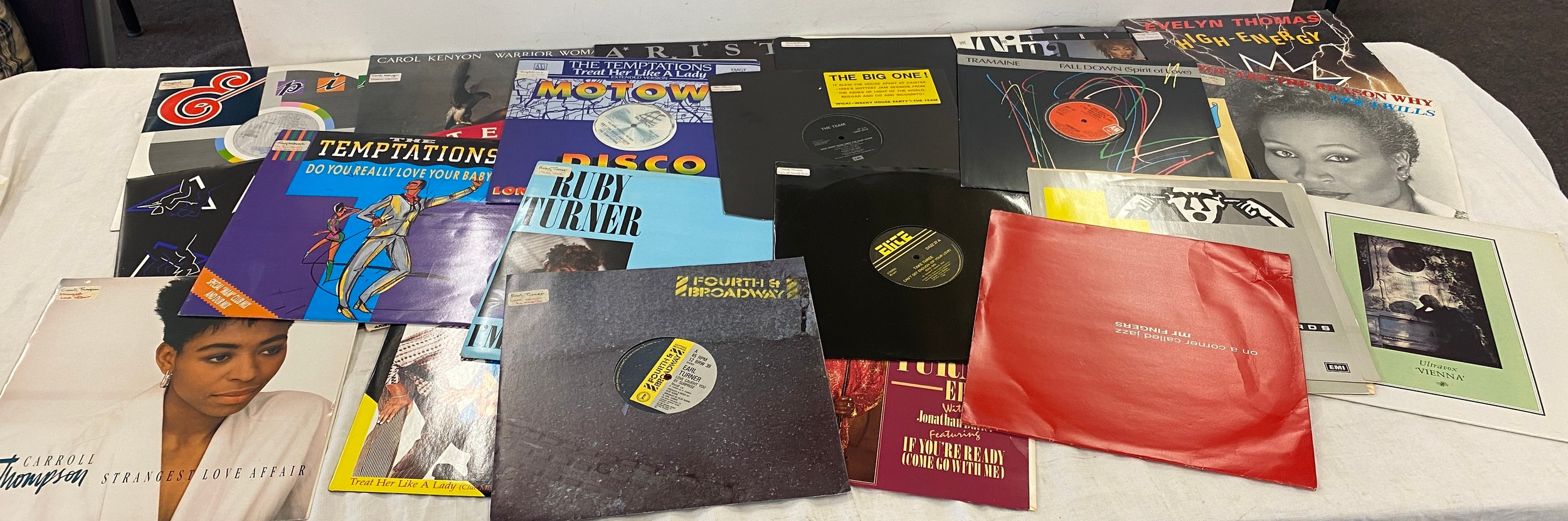 Selection of assorted dance/ R&B 12inch singles includes West End, Tina Turner, UB40, Viola wills - Bild 3 aus 3